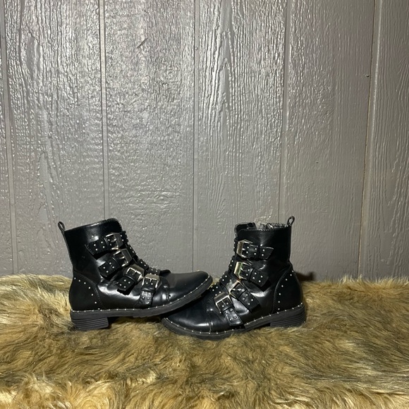 Stylish Black Buckle Ankle Boots - Picture 1 of 7